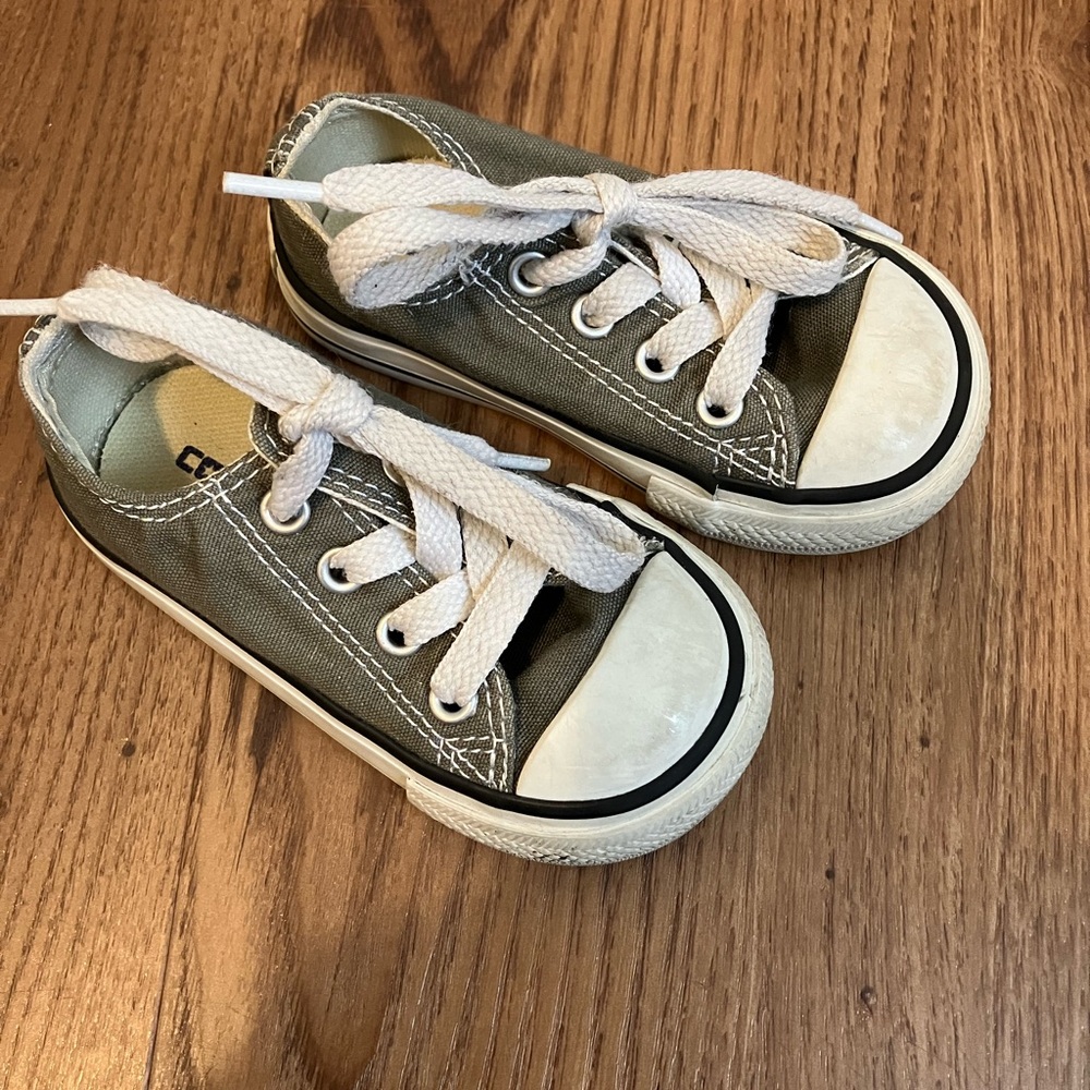 Toddler converse allstars size 5